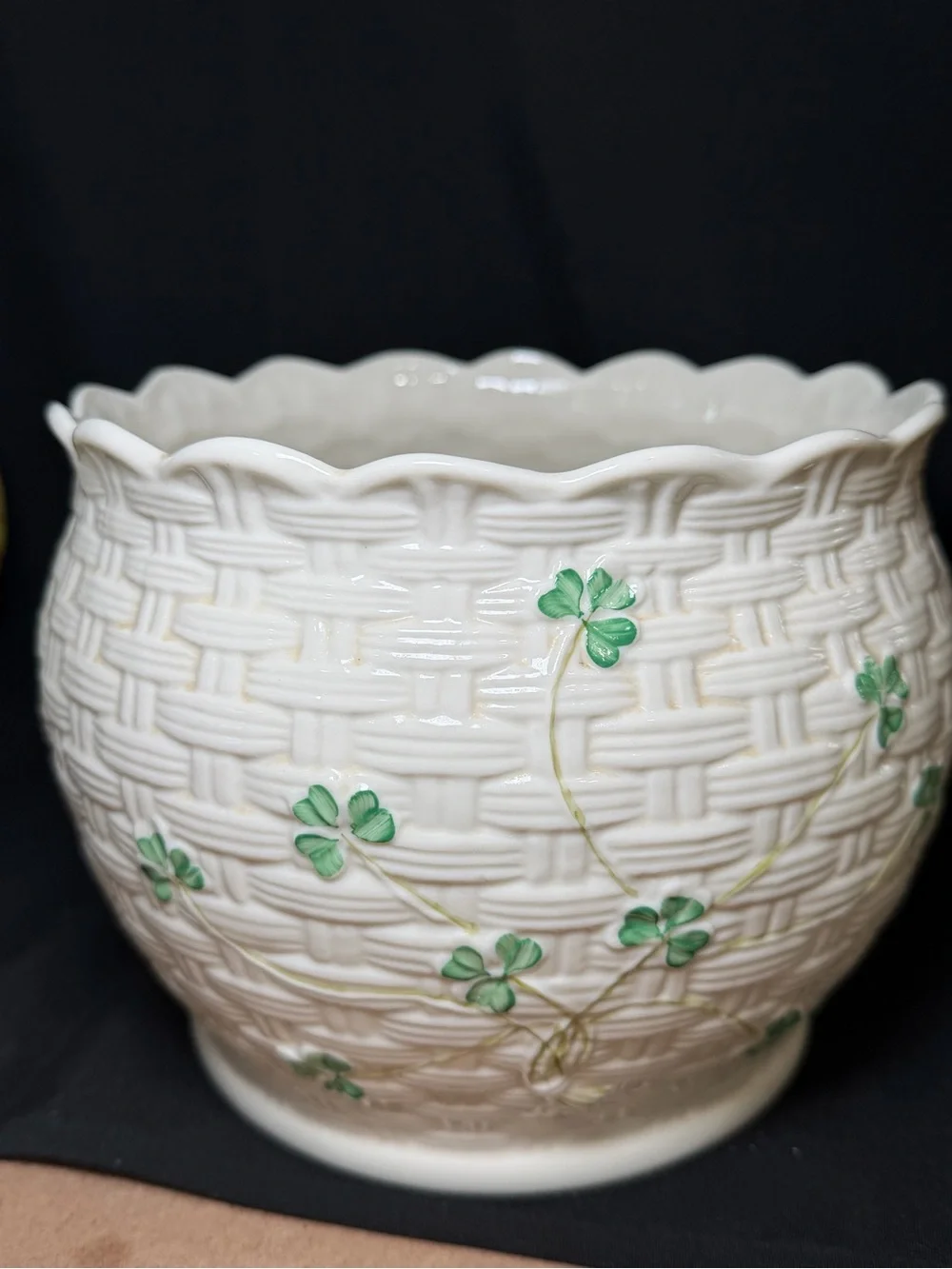 Belleek Shamrock Kylemore Planter Bowl Scalloped Edge Basketweave Design
